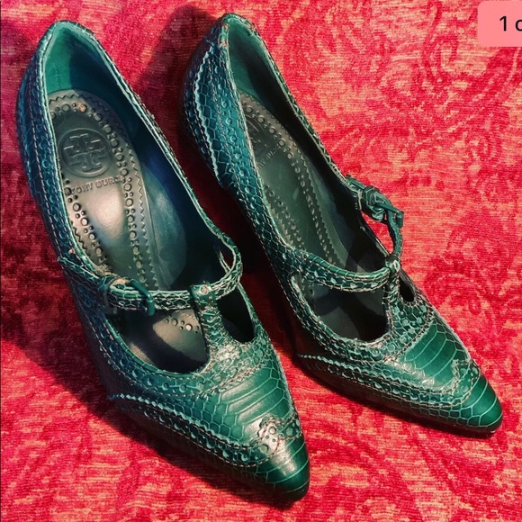 Tory Burch 5.5 Runway Rare Green Everly Pumps - Picture 2 of 2